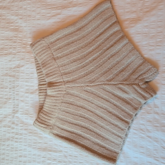 NWT*BLANK NYC Give It Back ribbed sweater shorts womens size Medium - Picture 2 of 8